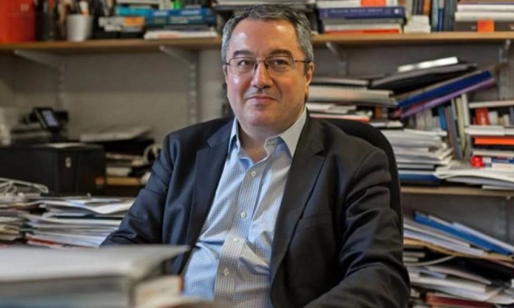 Κορονοϊός-Μόσιαλος: Μάλλον αποτελεσματικά για όλες τις μεταλλάξεις τα εμβόλια